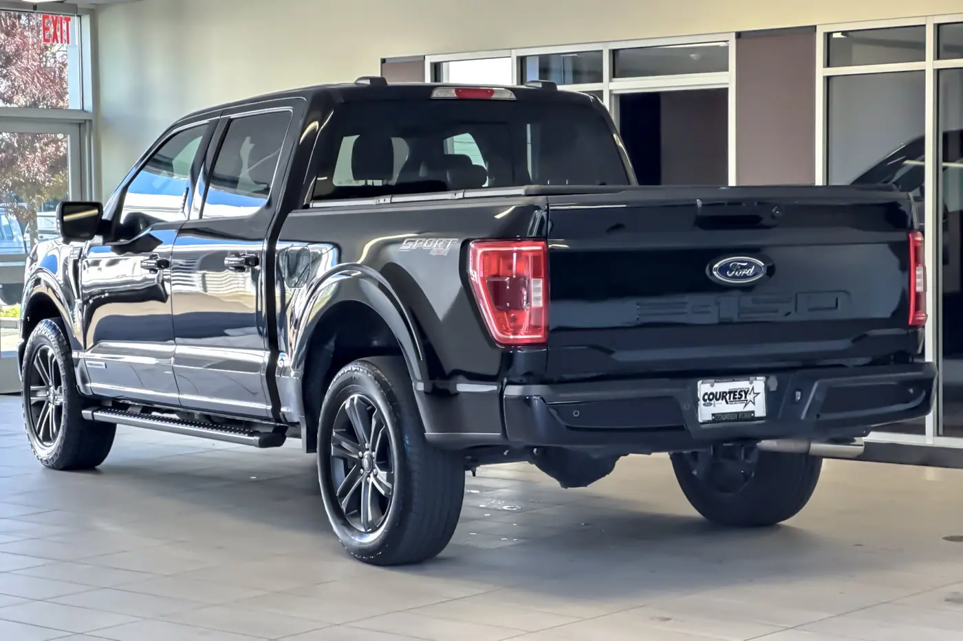 2023 Ford F-150 - $43,906
