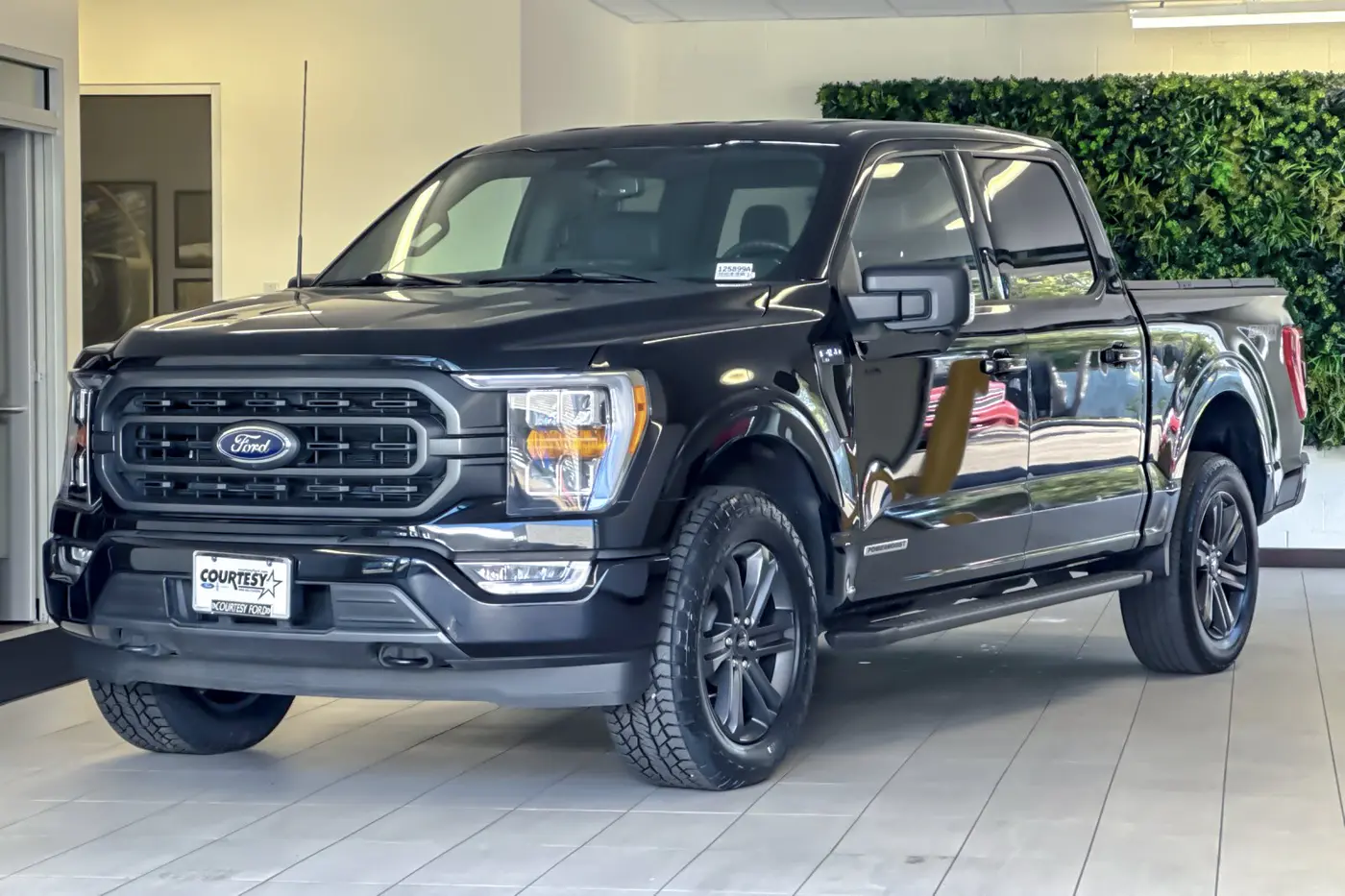 2023 Ford F-150 - $43,906