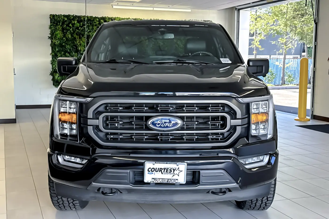 2023 Ford F-150 - $43,906