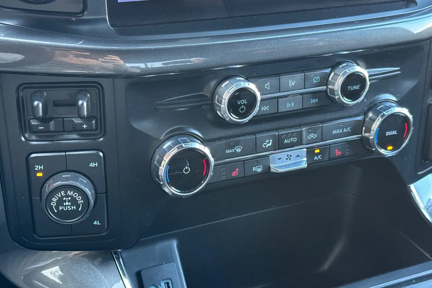 2023 Ford F-150 - $43,906