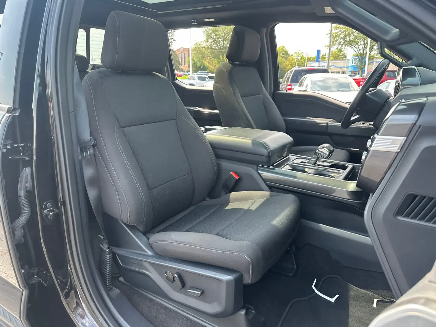 2023 Ford F-150 - $39,990