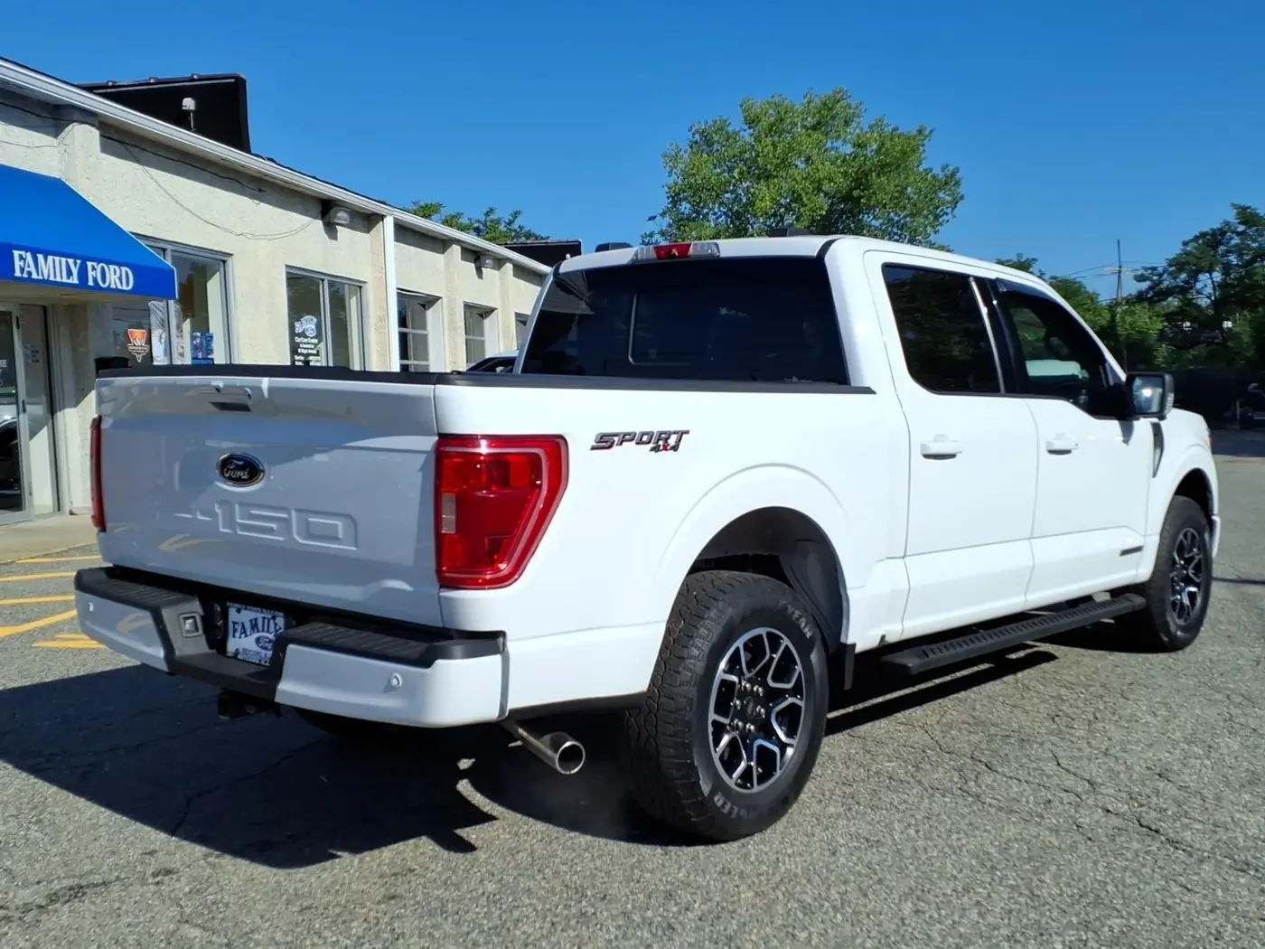 2022 Ford F-150 - $42,545
