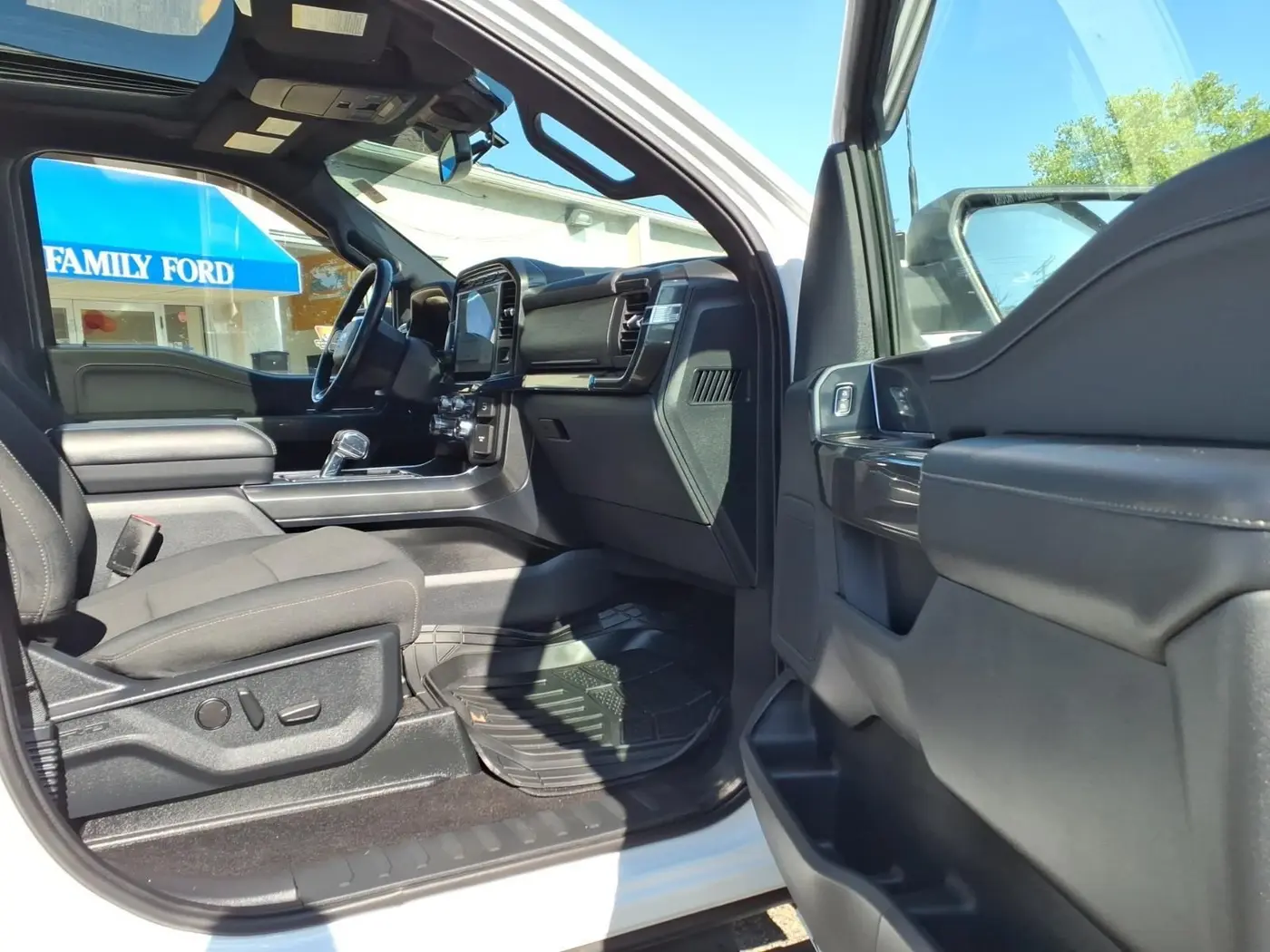 2022 Ford F-150 - $42,545