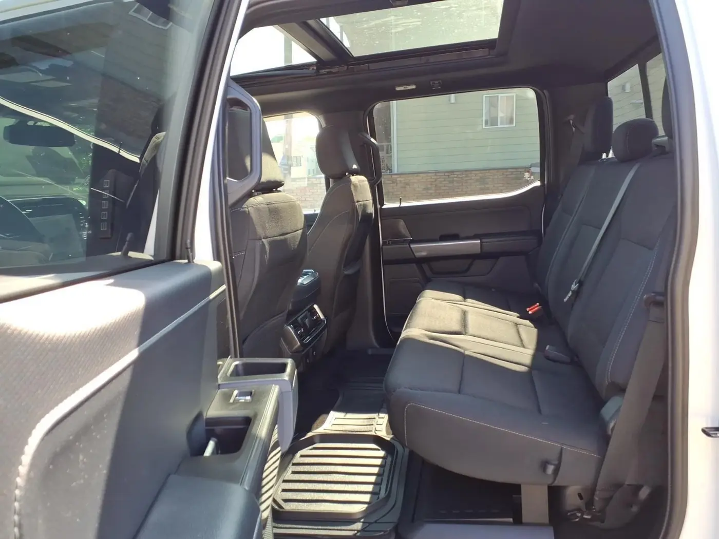 2022 Ford F-150 - $42,545