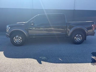 2017 Ford F-150 4X4 Raptor 4DR Supercrew 5.5 FT. SB
