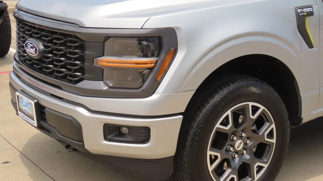 2025 Ford F-150 STX
