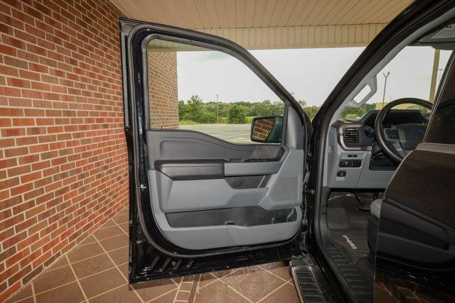 2025 Ford F-150 - $48,995