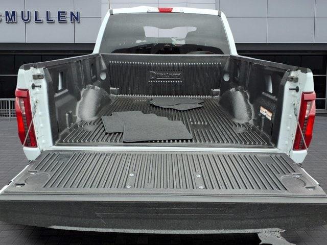 2025 Ford F-150 - $40,900