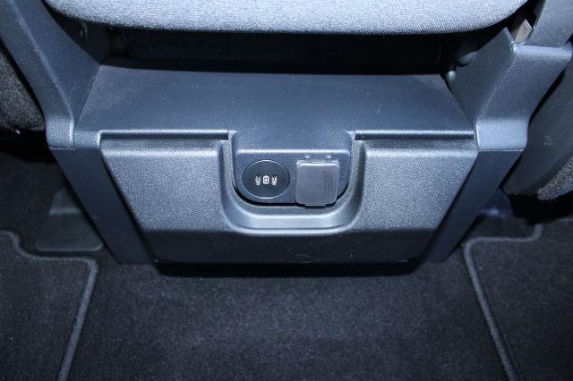2025 Ford F-150 - $42,900
