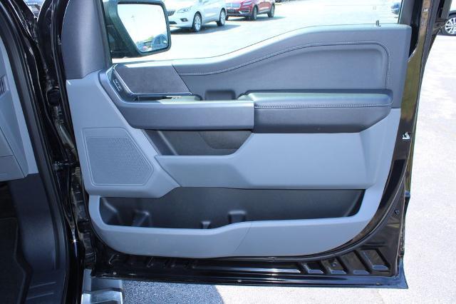 2025 Ford F-150 - $42,900