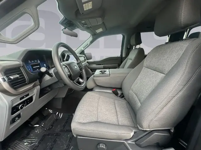2025 Ford F-150 - $42,900