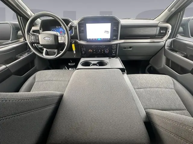 2025 Ford F-150 - $42,900