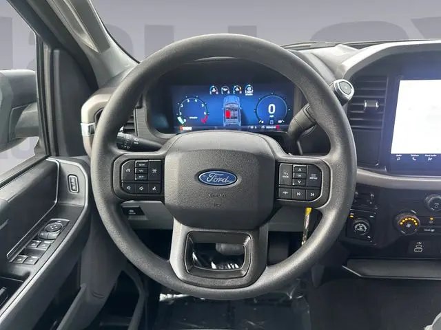 2025 Ford F-150 - $42,900
