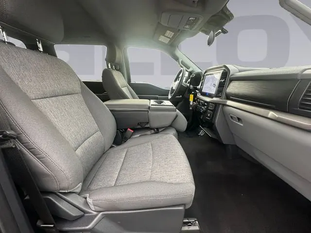 2025 Ford F-150 - $42,900