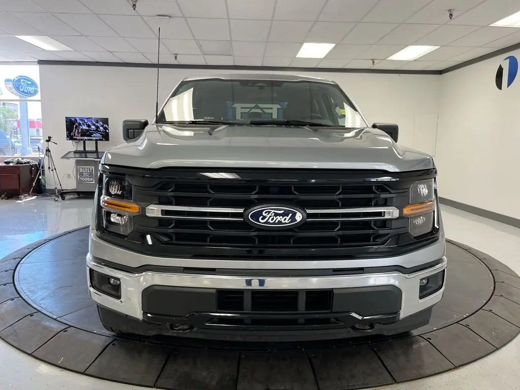 2025 Ford F-150 - $40,800