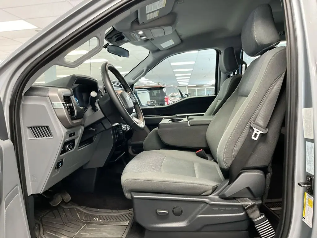 2025 Ford F-150 - $40,800
