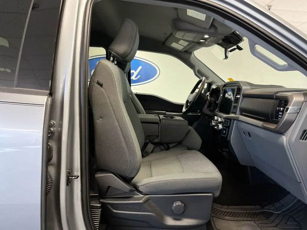 2025 Ford F-150 - $40,800