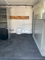 2010 E-Series Thumbnail 18