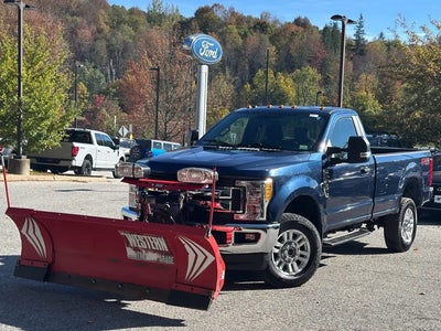 2017 Ford F-350 Super Duty 4X4 XL 2DR Regular Cab 8 FT. LB SRW Pickup