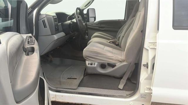 2004 Ford F-350 - $9,125