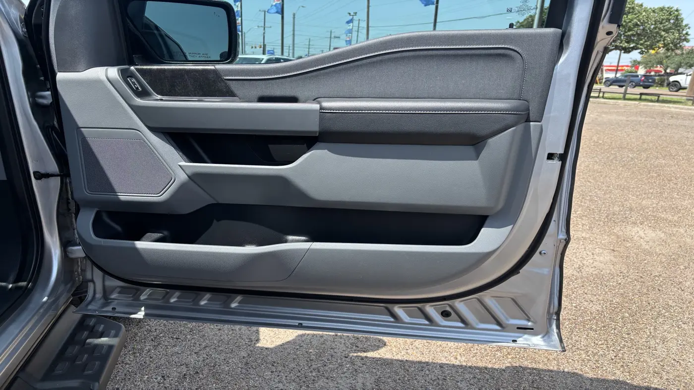 2023 Ford F-150 Lightning XLT