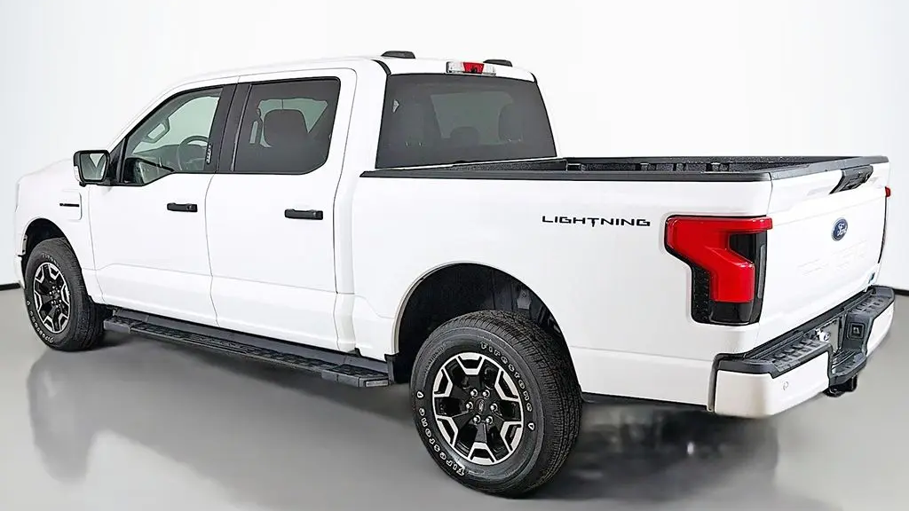 2023 Ford F-150 Lightning XLT