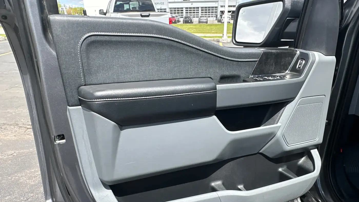 2023 Ford F-150 Lightning XLT