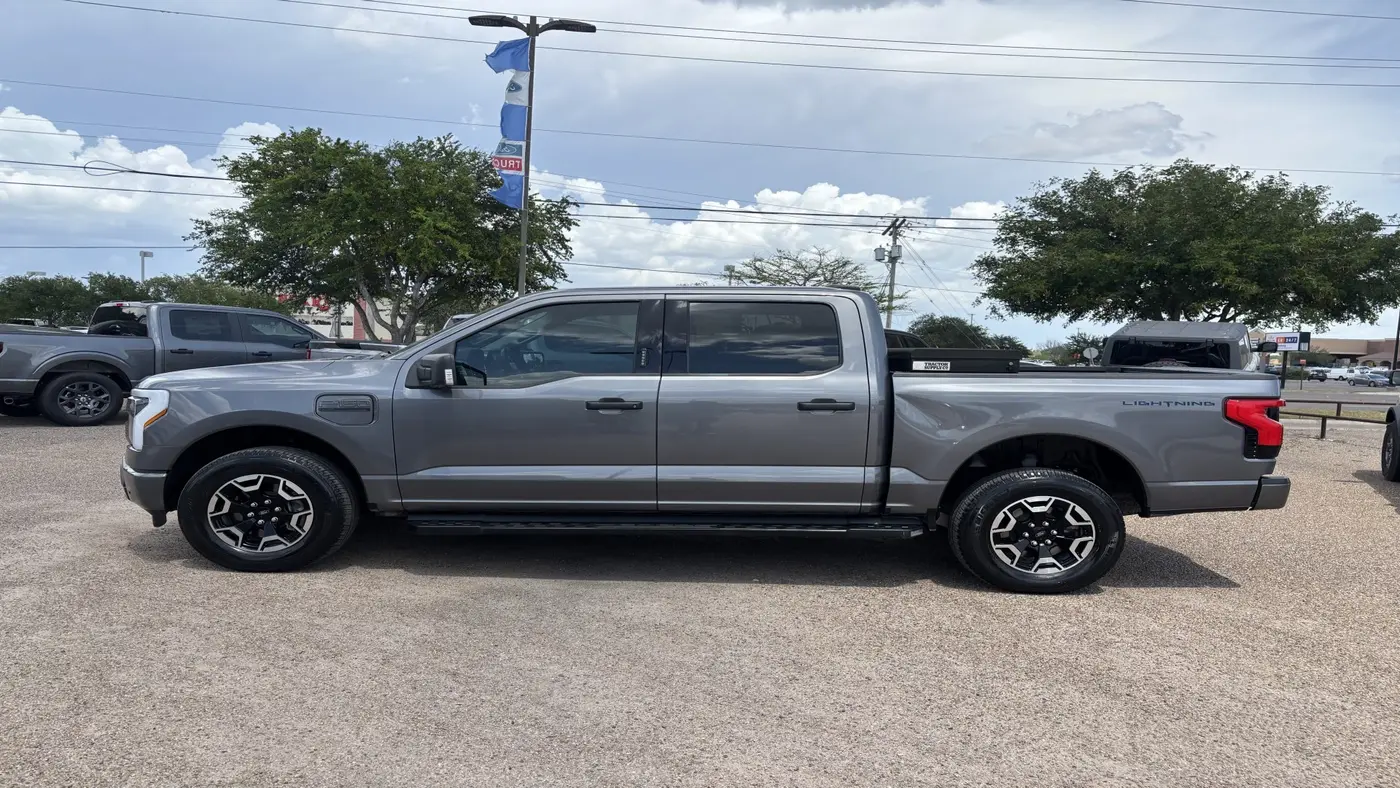 2023 Ford F-150 Lightning Lariat
