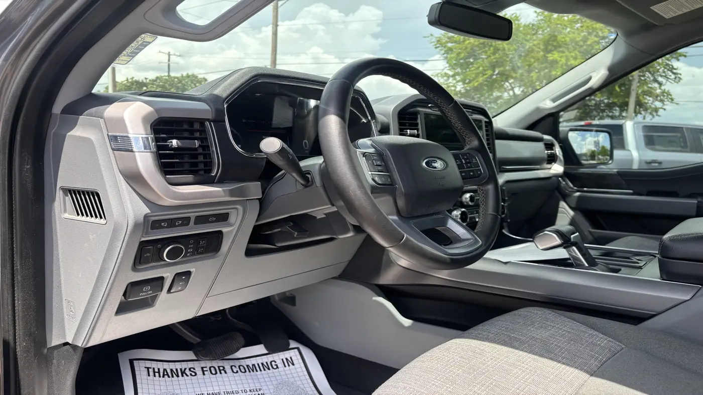 2023 Ford F-150 Lightning Lariat