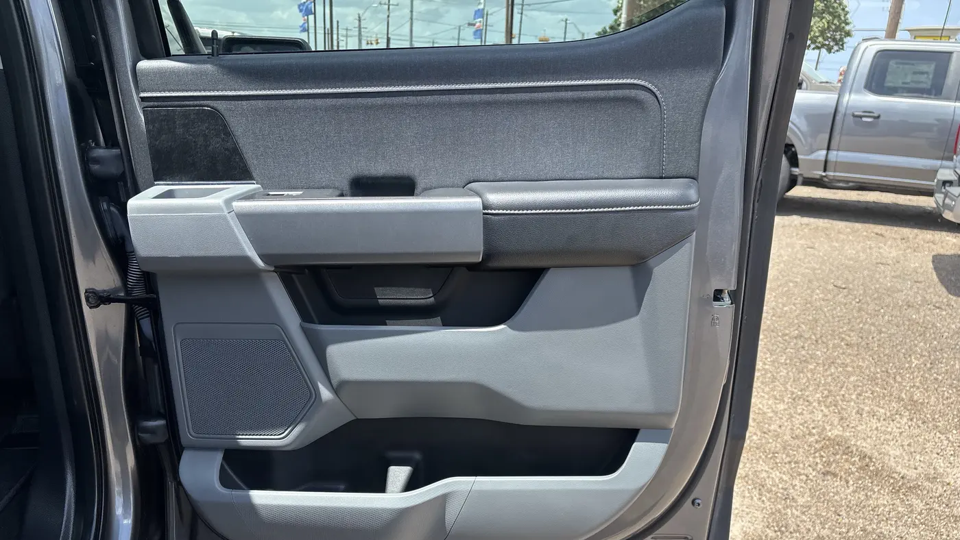 2023 Ford F-150 Lightning Lariat