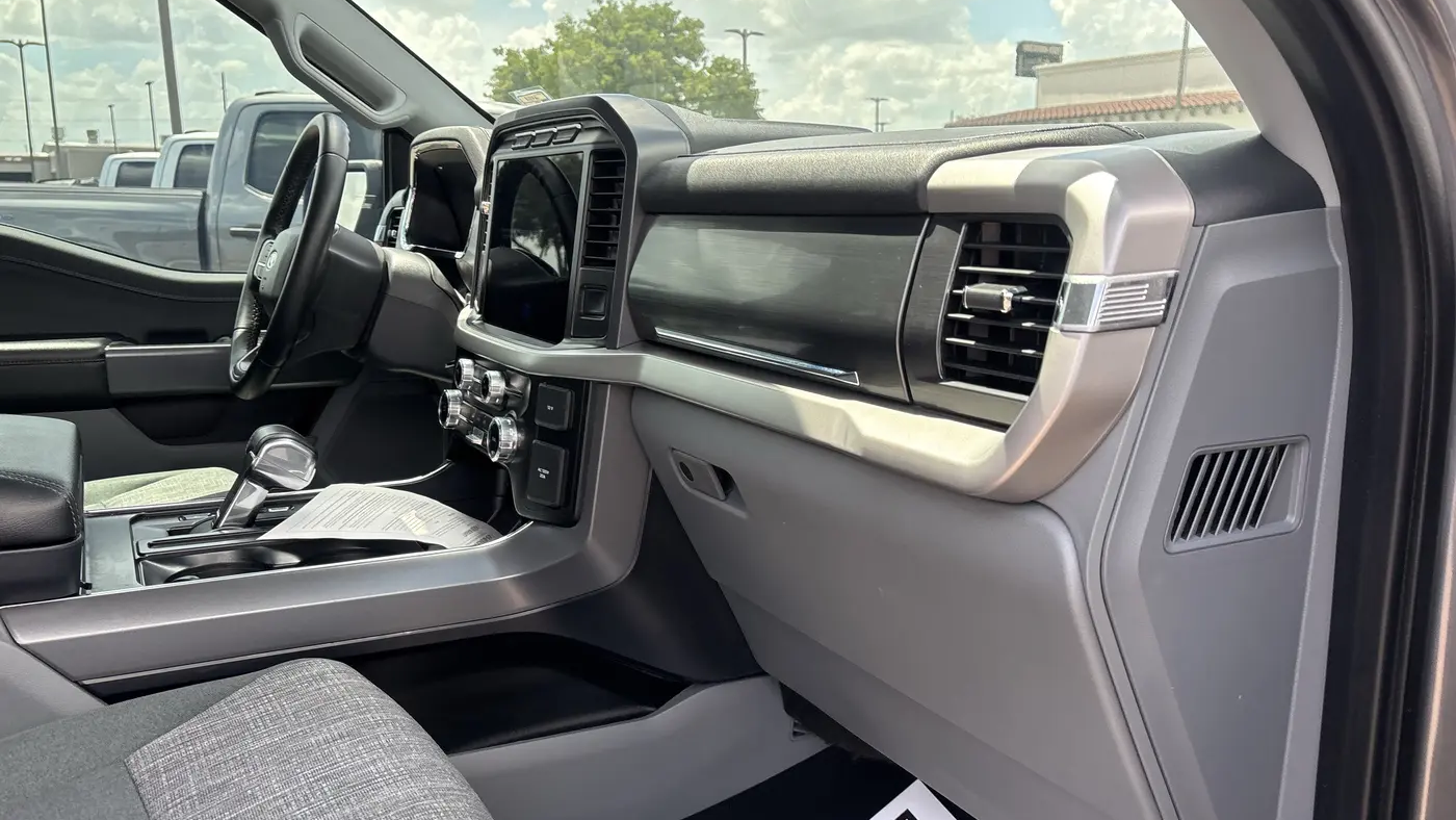 2023 Ford F-150 Lightning Lariat