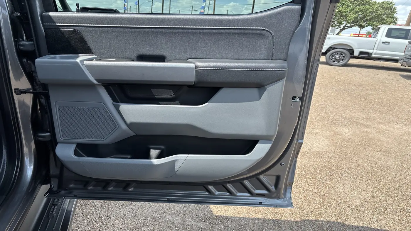 2023 Ford F-150 Lightning XLT
