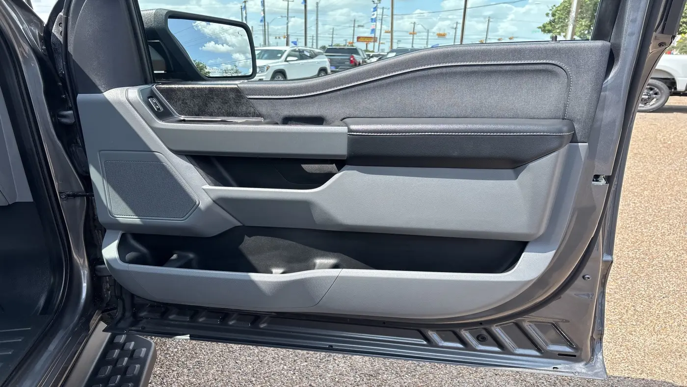 2023 Ford F-150 Lightning XLT