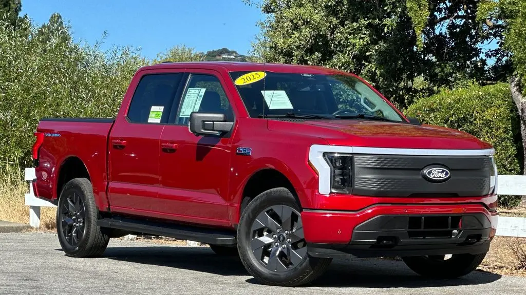 2025 Ford F-150 Lightning Flash