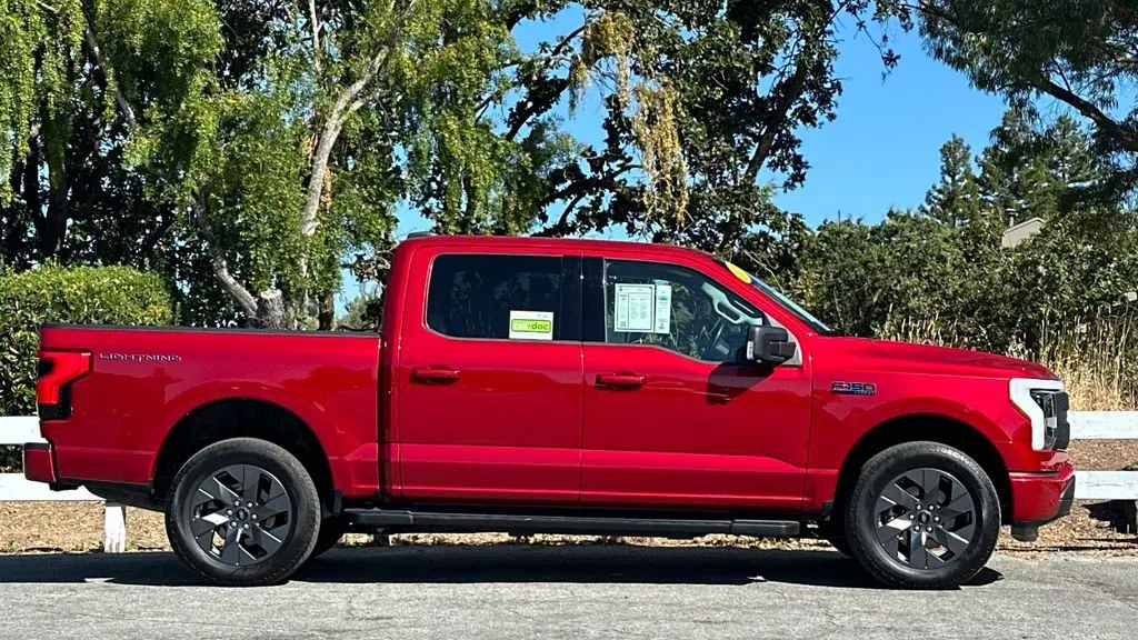 2025 Ford F-150 Lightning Flash