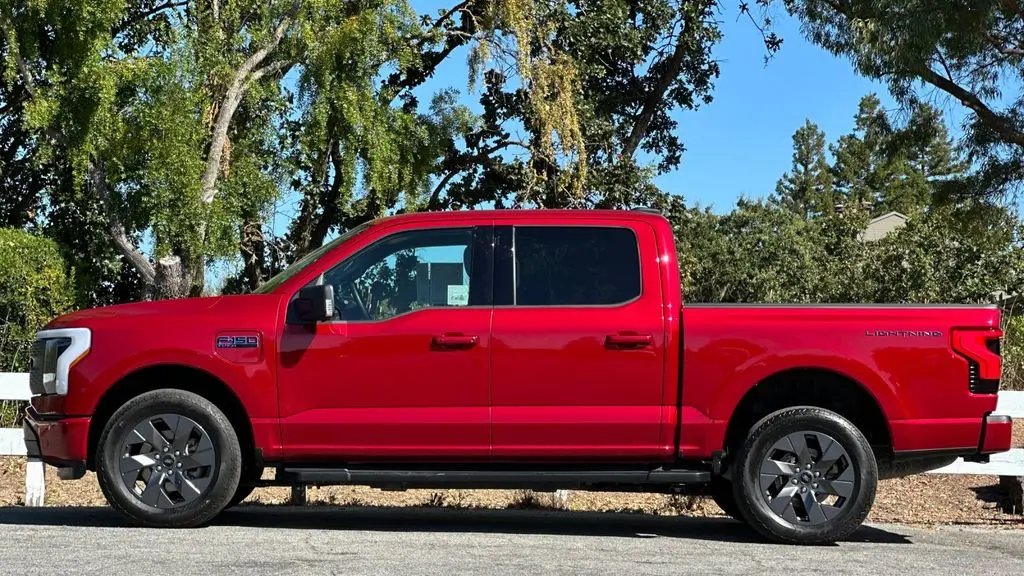 2025 Ford F-150 Lightning Flash