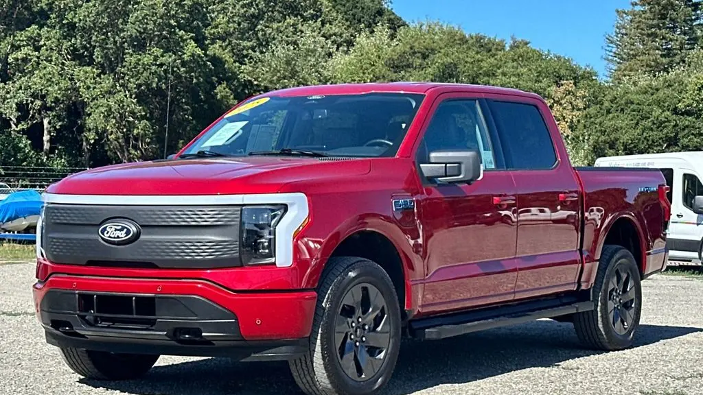 2025 Ford F-150 Lightning Flash