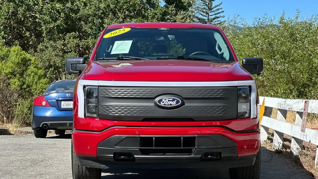 2025 Ford F-150 Lightning Flash