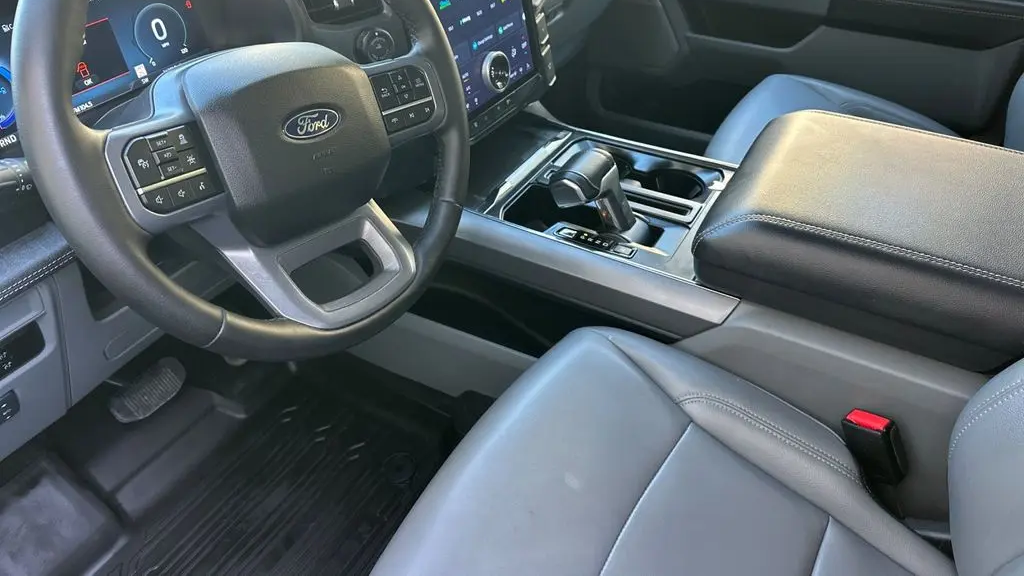 2025 Ford F-150 Lightning Flash