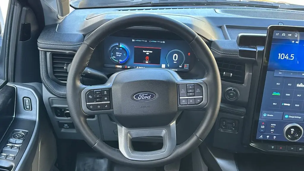 2025 Ford F-150 Lightning Flash