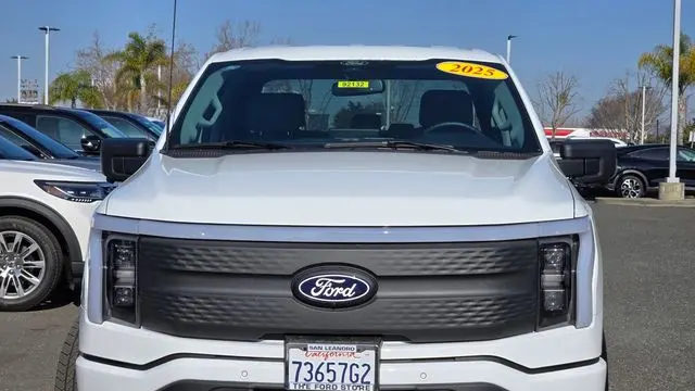 2025 Ford F-150 Lightning Flash