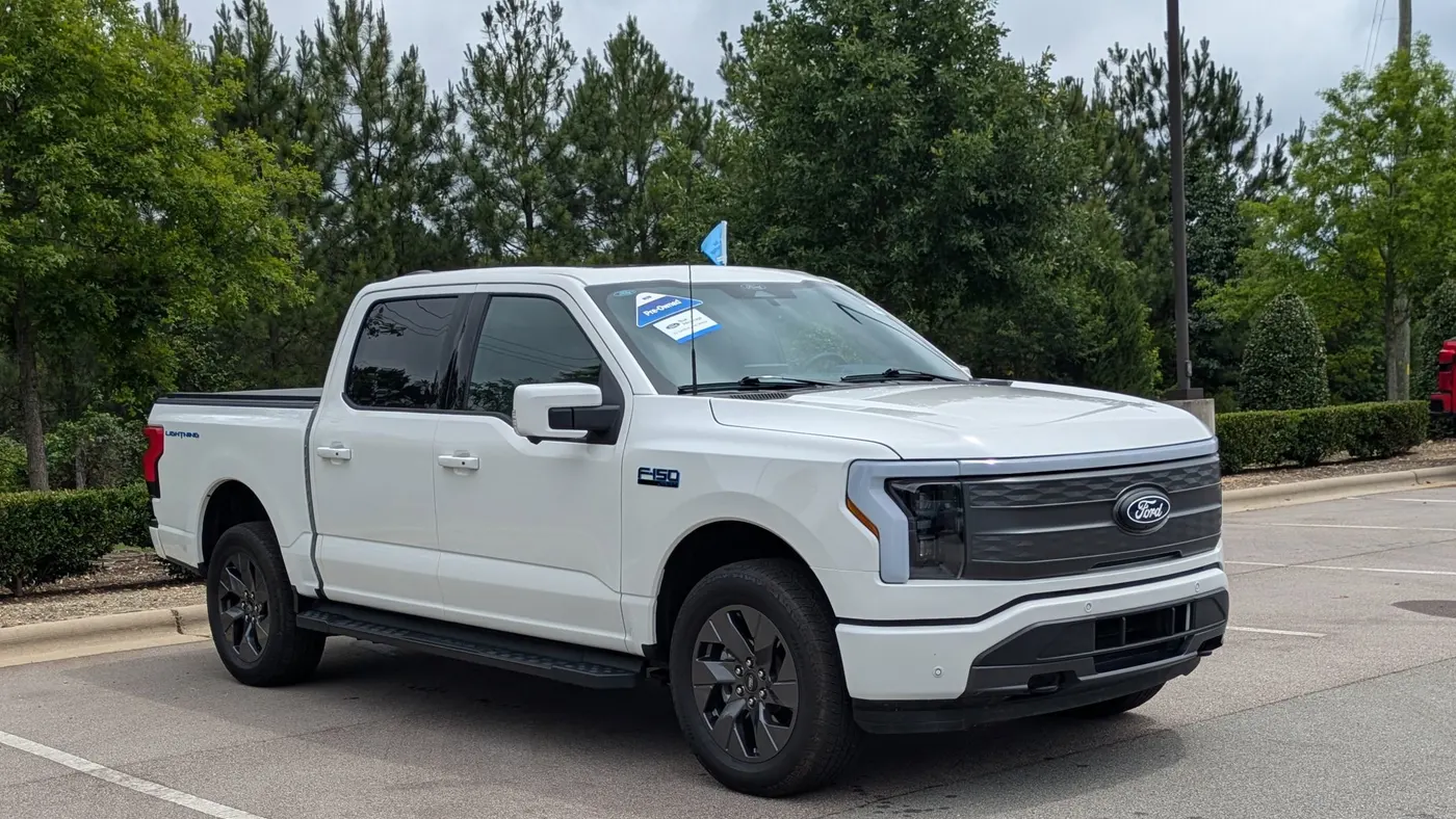 2025 Ford F-150 Lightning Lariat