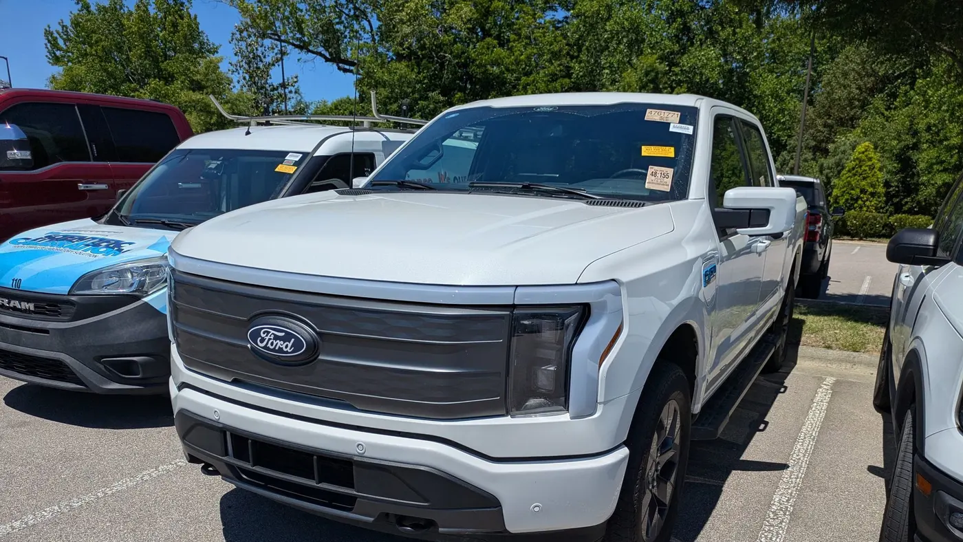 2025 Ford F-150 Lightning Lariat