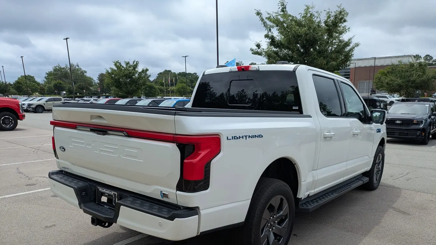 2025 Ford F-150 Lightning Lariat