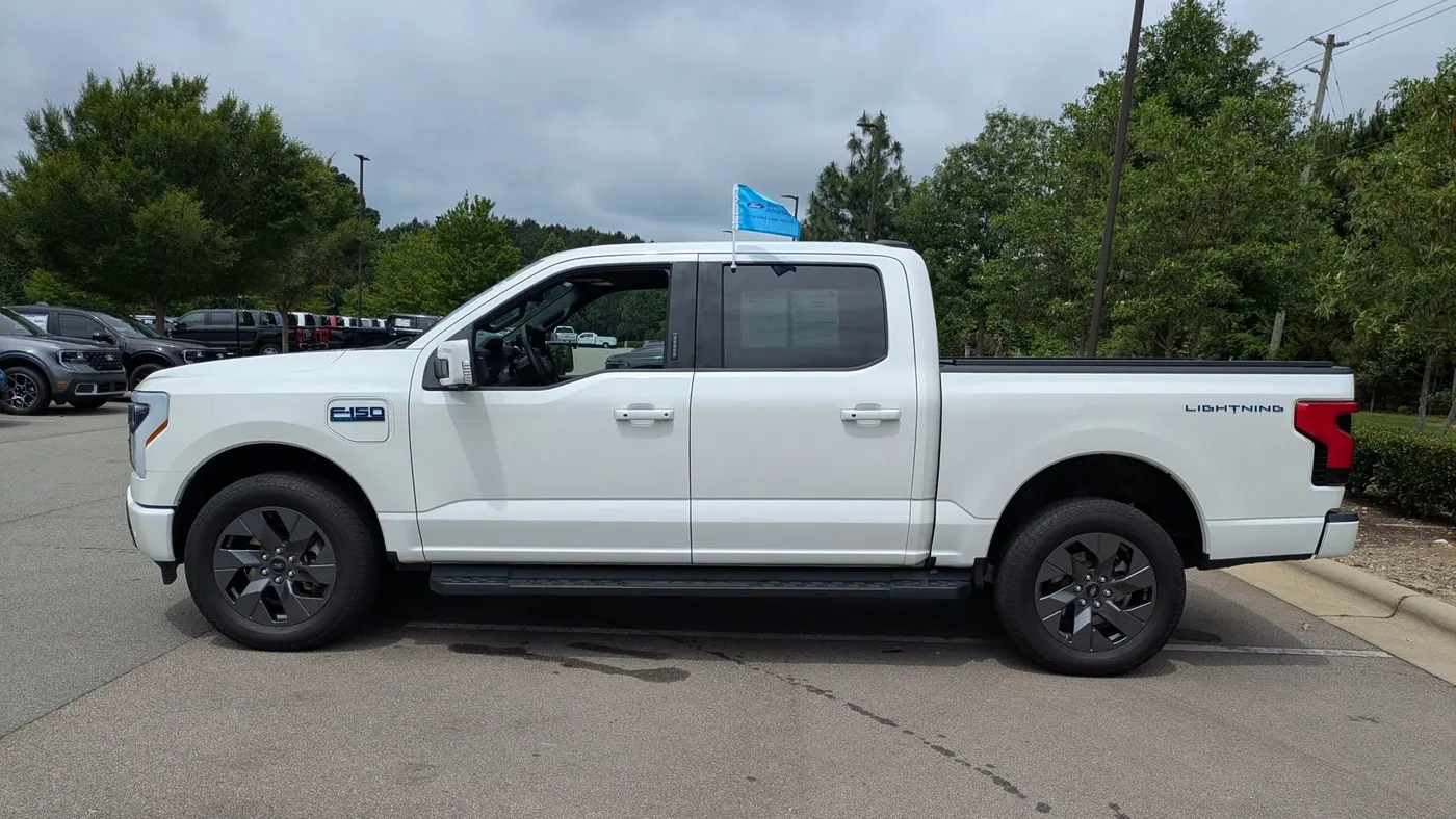 2025 Ford F-150 Lightning Lariat