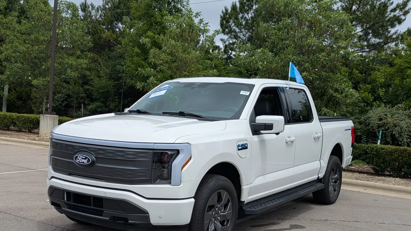 2025 Ford F-150 Lightning Lariat