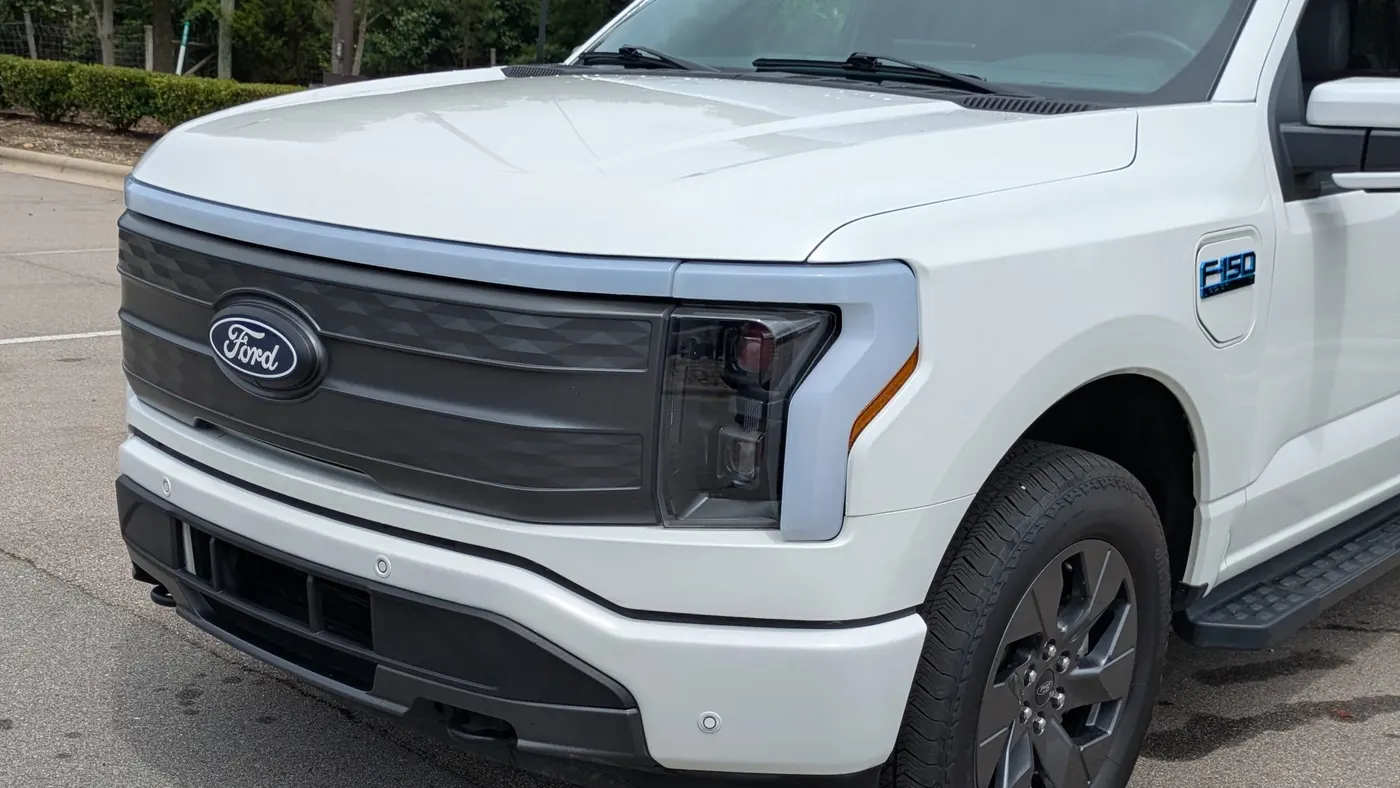 2025 Ford F-150 Lightning Lariat