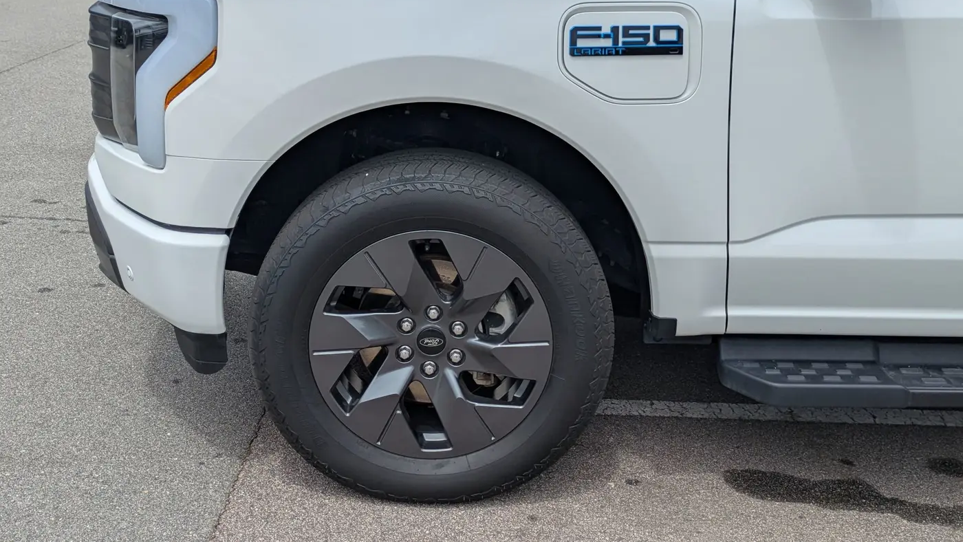 2025 Ford F-150 Lightning Lariat