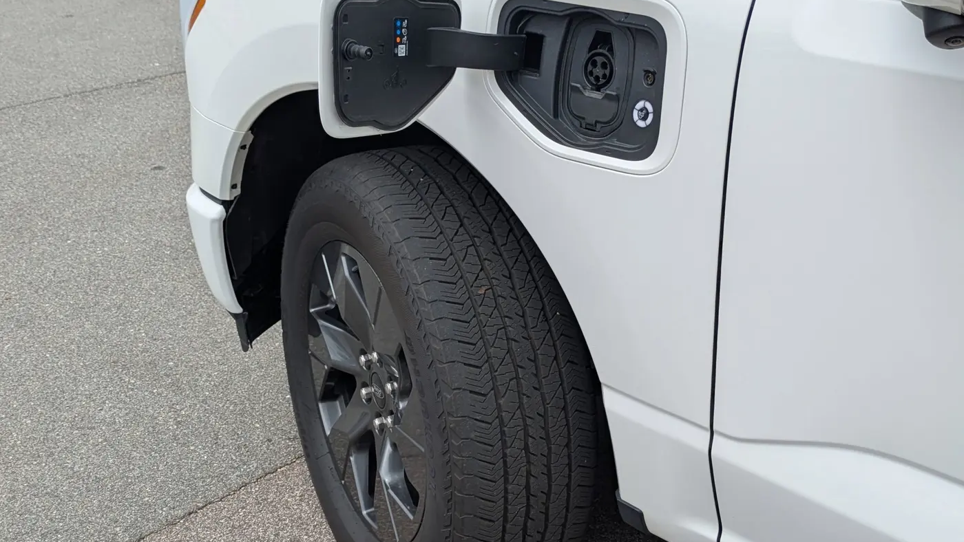 2025 Ford F-150 Lightning Lariat