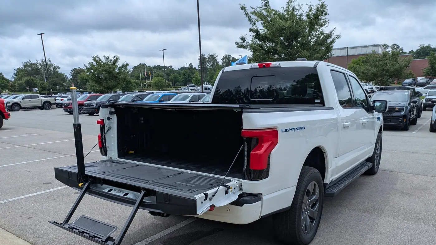 2025 Ford F-150 Lightning Lariat